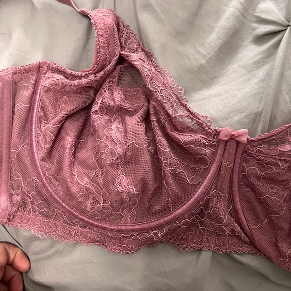 DÉESSE rose gold lace wired bra size 42H. Worn a few times, basically brand new. - Picture 3 of 4
